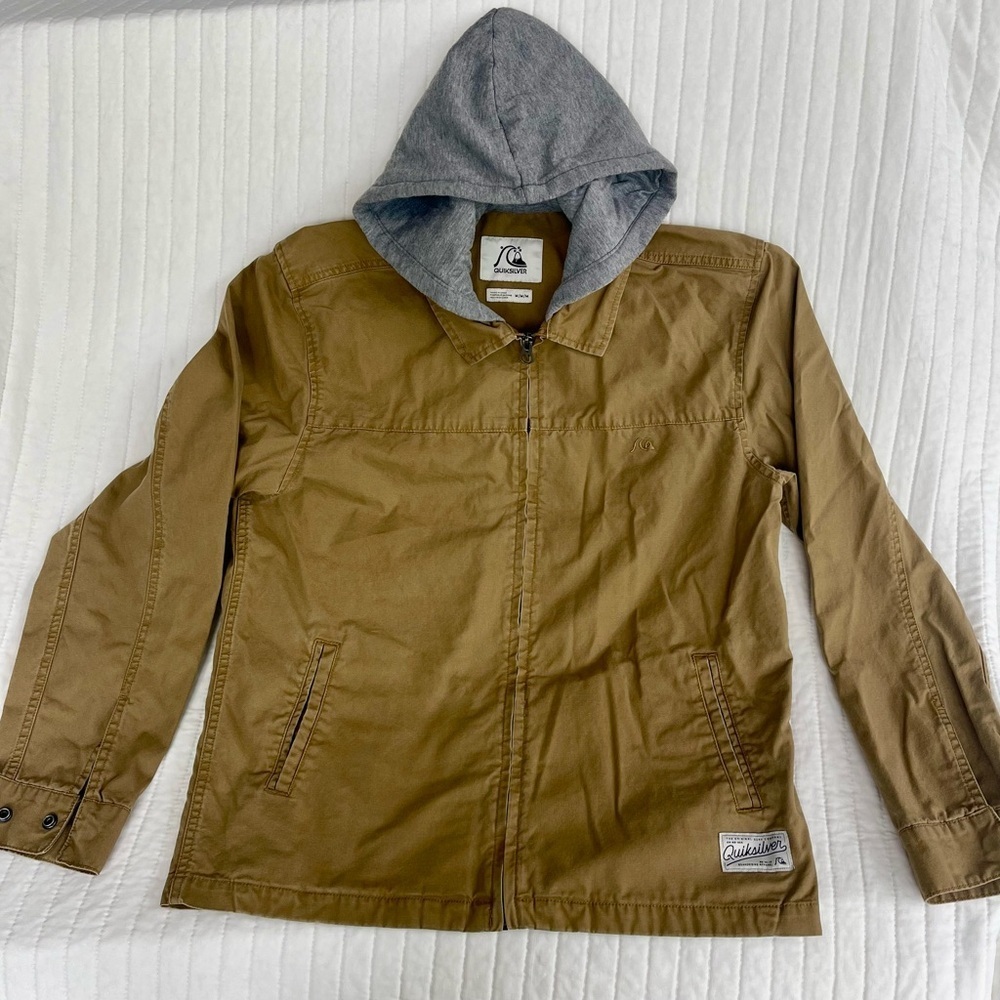 quicksilver men’s hooded zip up jacket size medium khaki color in good condition